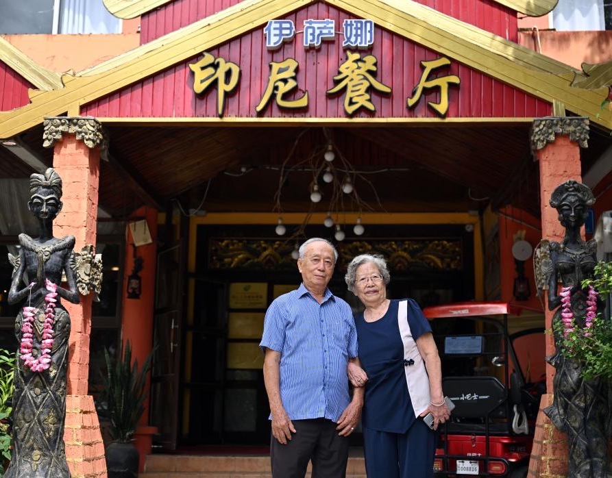 85岁的杜添江和他的妻子梁惠贞。杜添江供图.jpeg