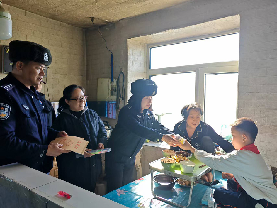 共同走访慰问.jpg