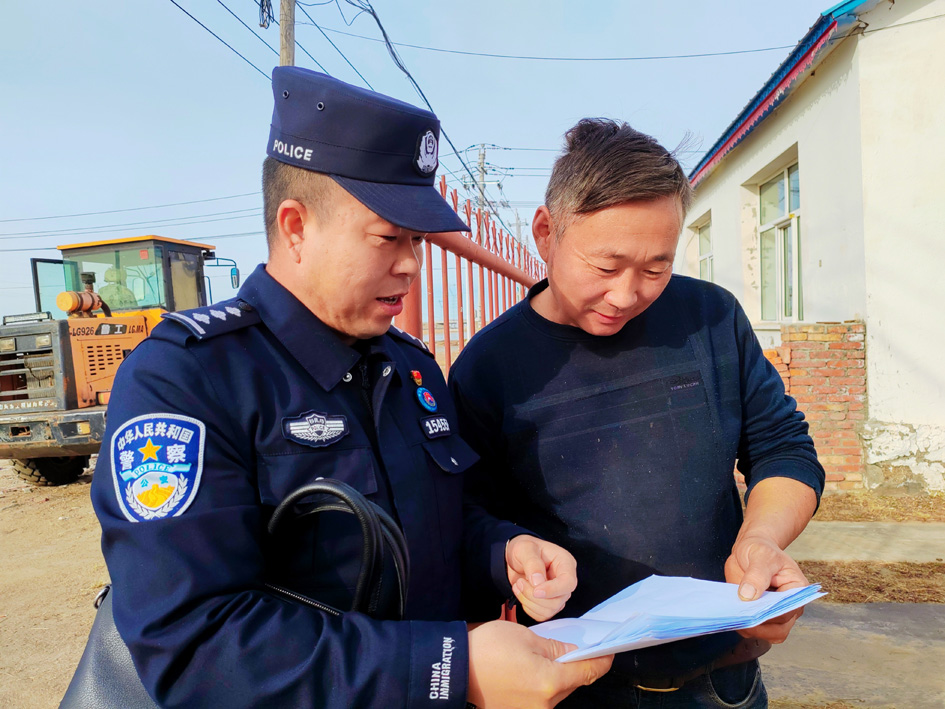 发放宣传册.jpg