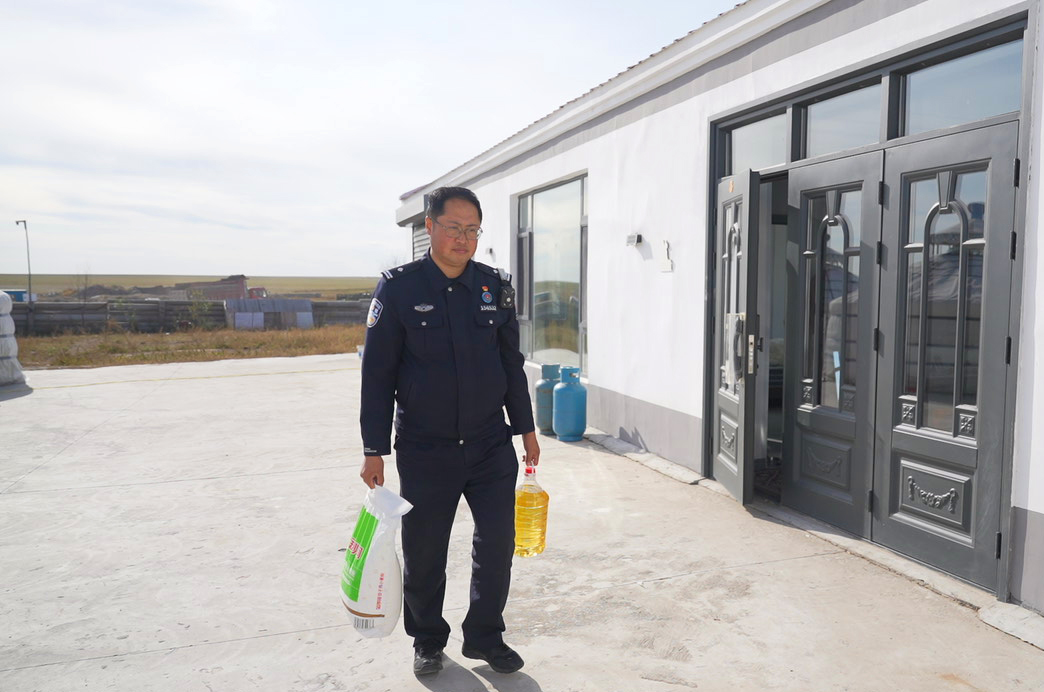 慰问护边员.jpg