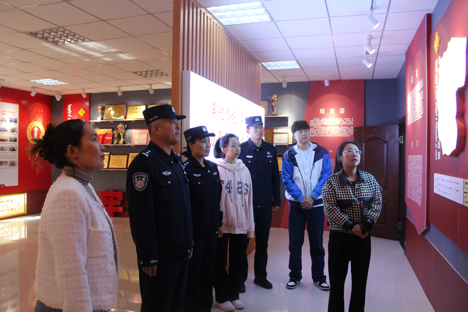 甘珠尔联合驻地单位开展共建活动1.jpg