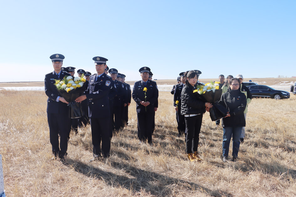 1775529358900999.jpg 列队鲜花.jpg