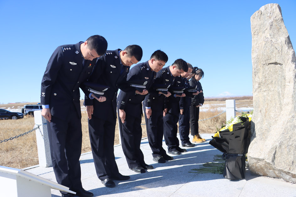 1775529368273122.jpg 献花仪式1.jpg